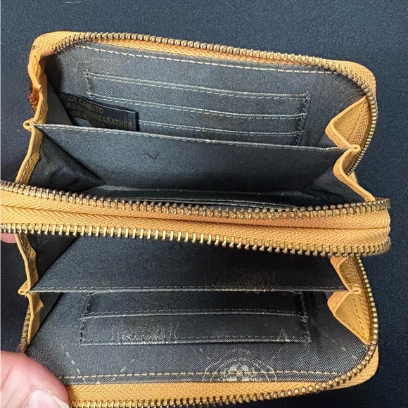 Vince Camuto Leather Wristlet Wallet 2 Zippered Pockets Card Spaces - Picture 8 of 11